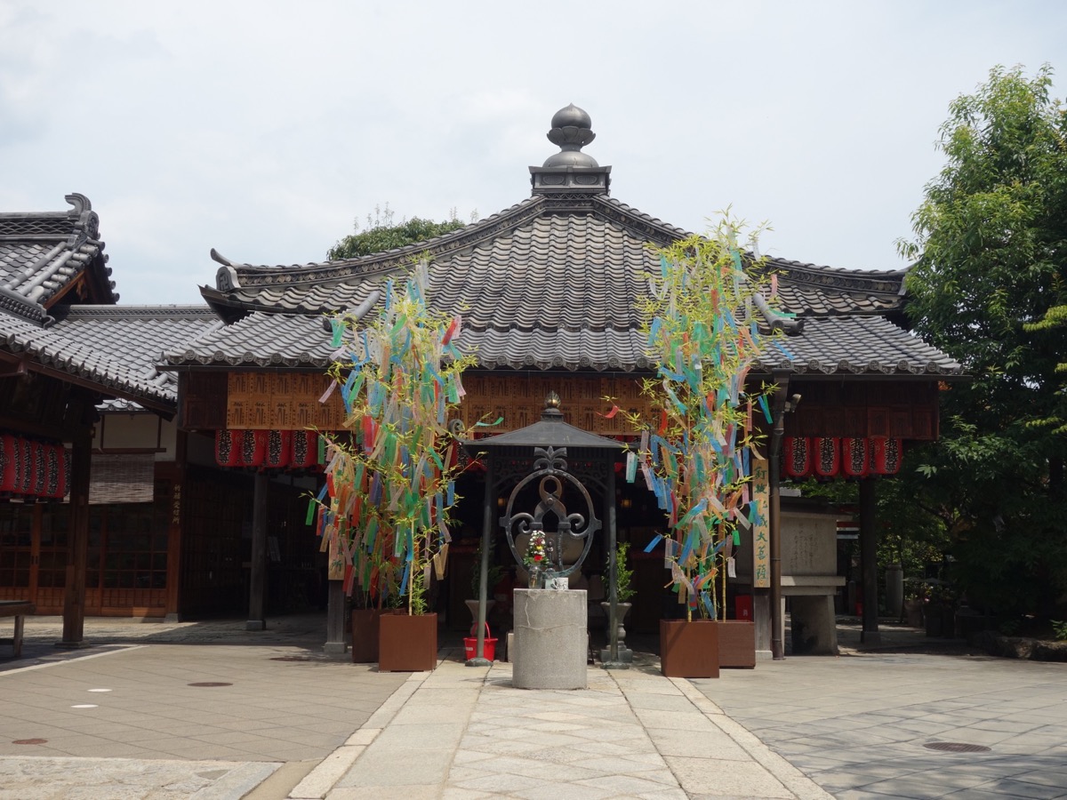 釘抜地蔵(石像寺)