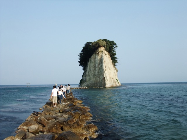 見附島